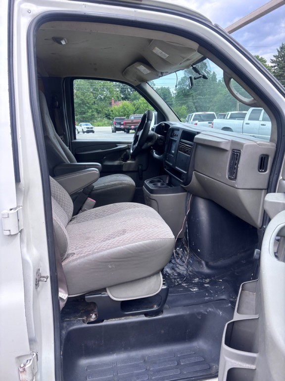 2006 Chevrolet Express Image 9