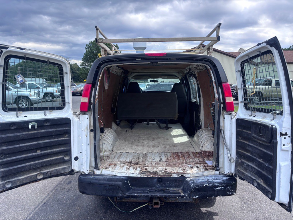 2006 Chevrolet Express Image 10