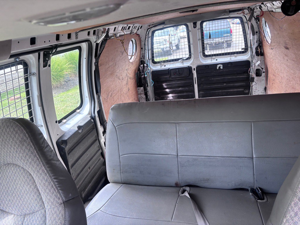 2006 Chevrolet Express Image 11