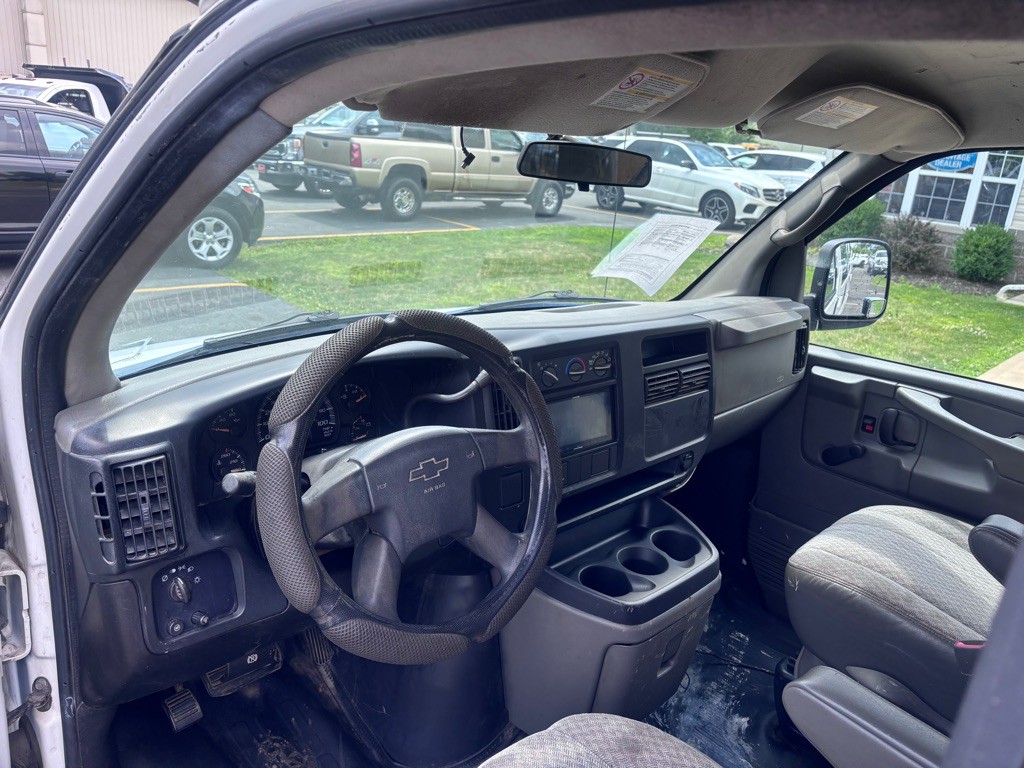 2006 Chevrolet Express Image 12