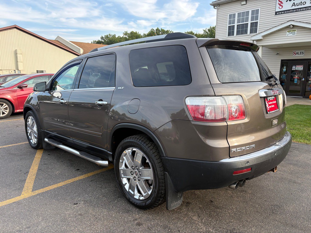 2010 GMC Acadia Image 8