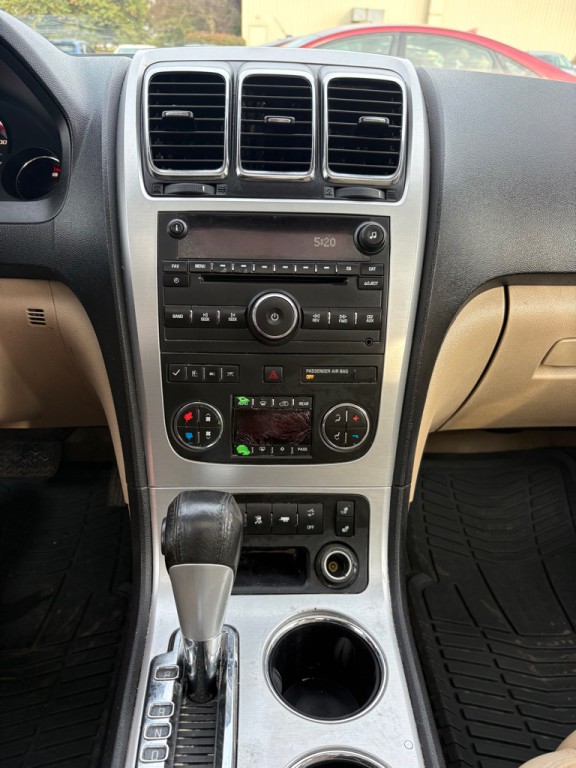 2010 GMC Acadia Image 16