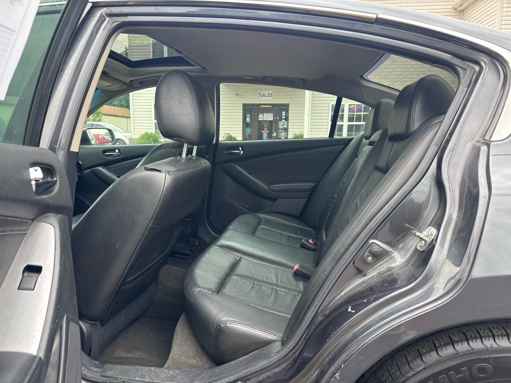 2011 Nissan Altima Image 9