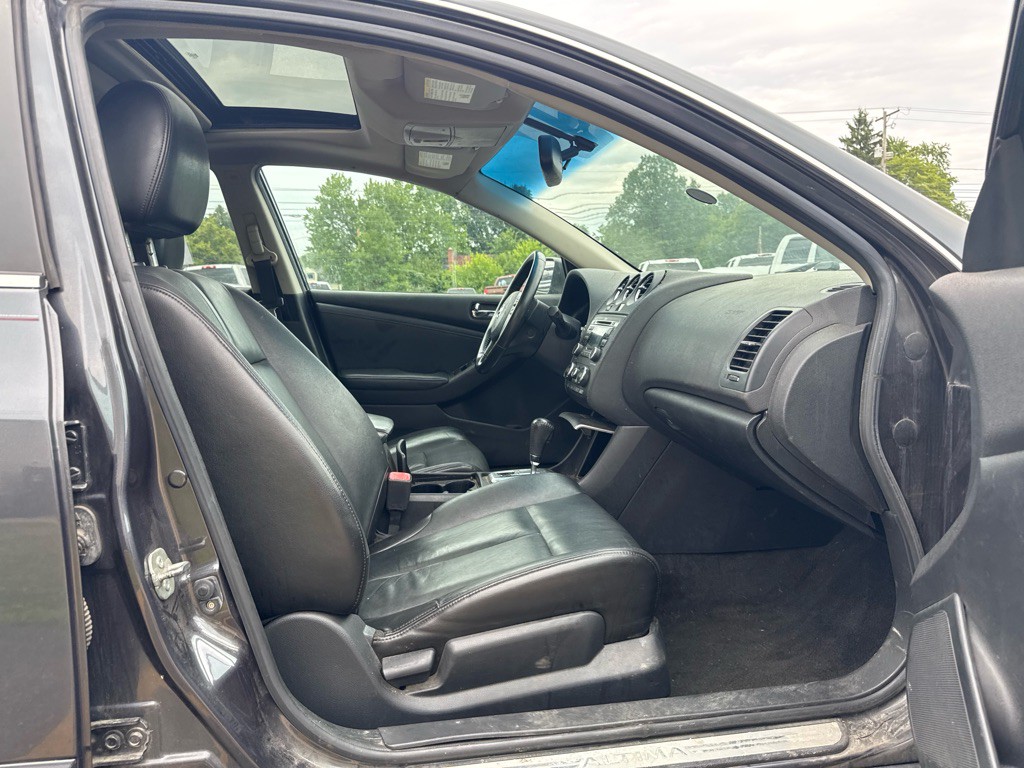 2011 Nissan Altima Image 10