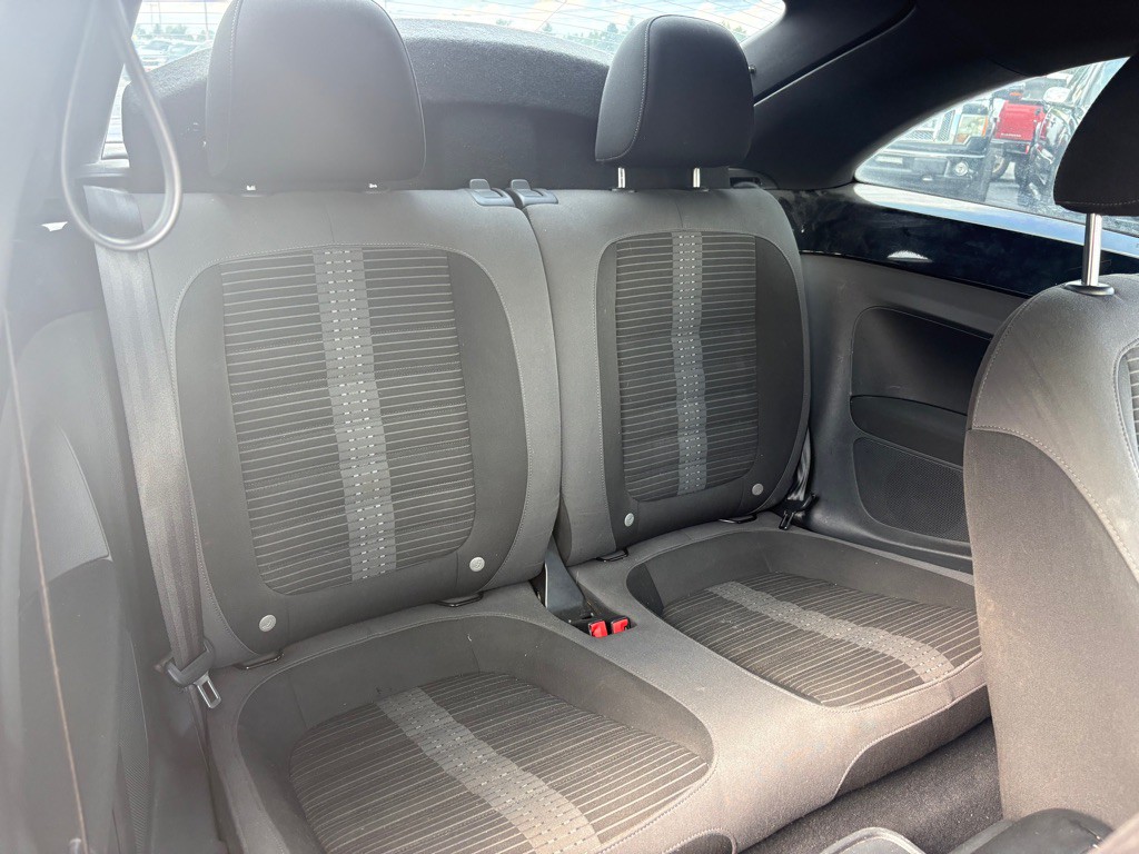 2015 Volkswagen Beetle Image 11