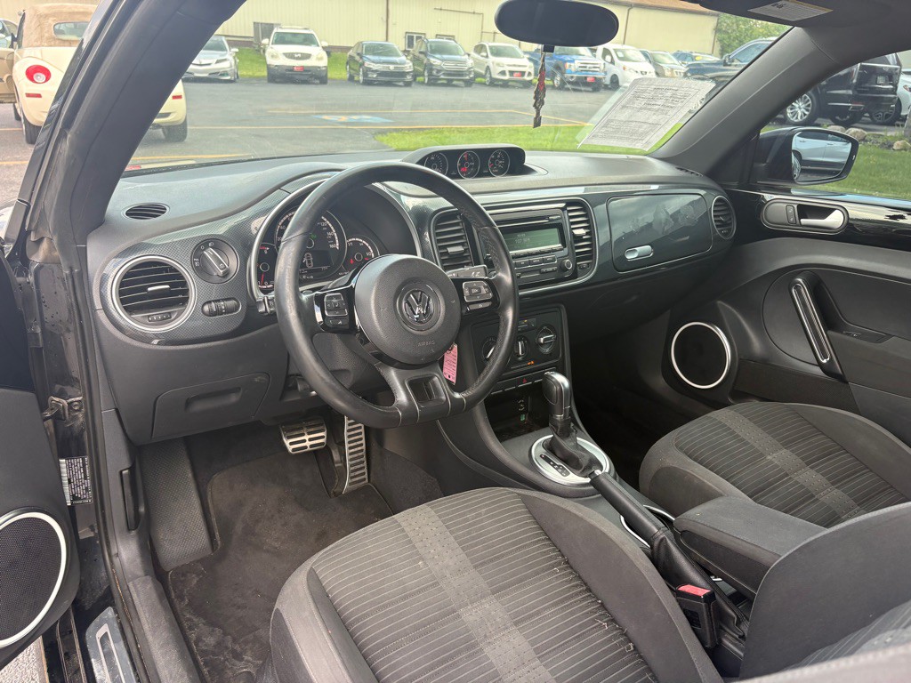 2015 Volkswagen Beetle Image 12