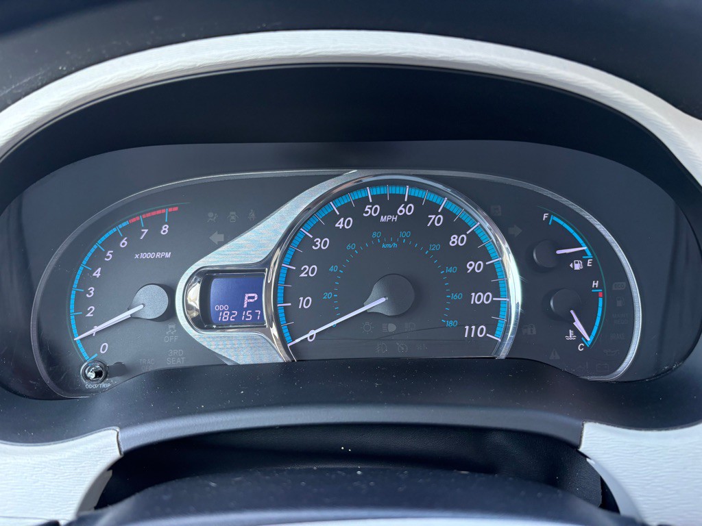 2011 Toyota Sienna Image 15
