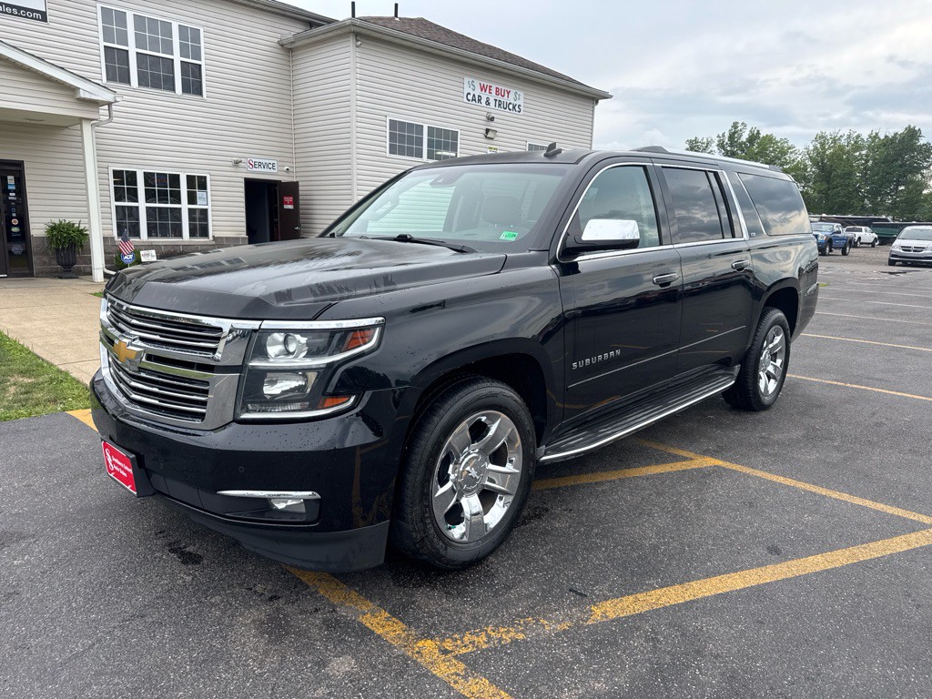 2015 Chevrolet Suburban Image 2