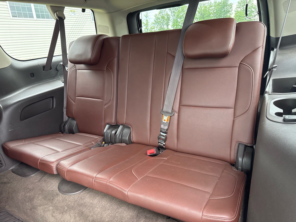 2015 Chevrolet Suburban Image 12