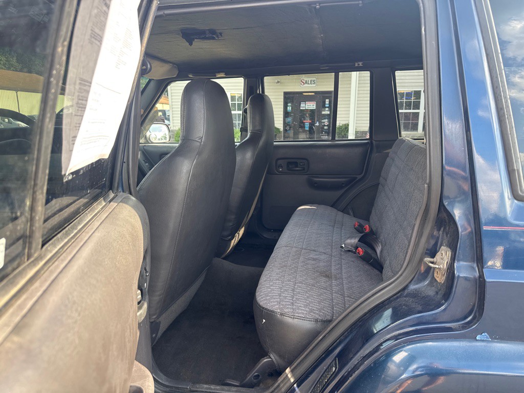 2000 Jeep Cherokee Image 12