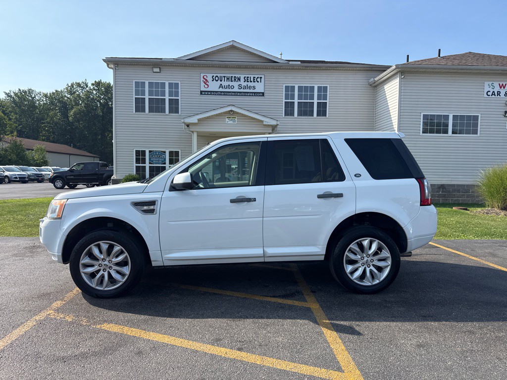 2011 Land Rover LR2 Image 1