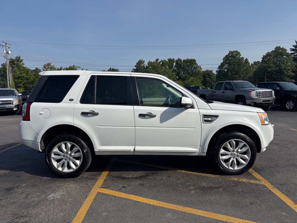 2011 Land Rover LR2 Image 5