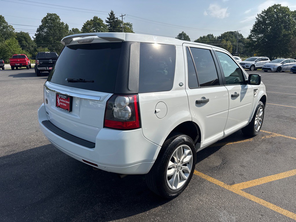 2011 Land Rover LR2 Image 6