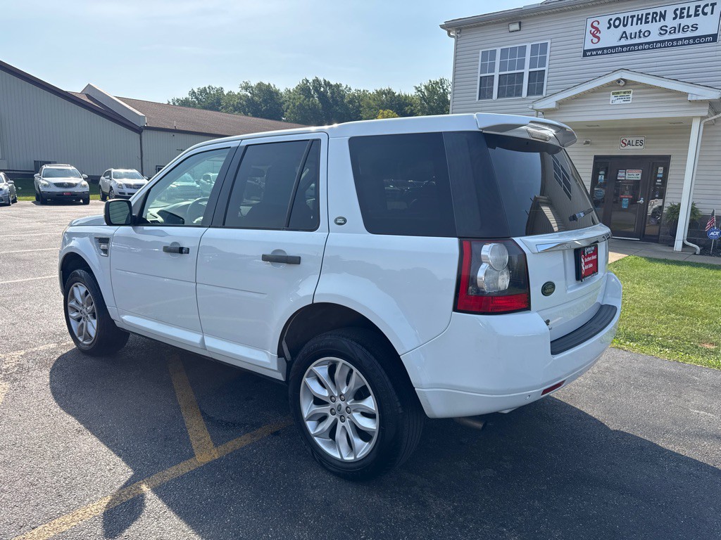 2011 Land Rover LR2 Image 8