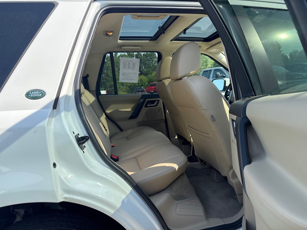 2011 Land Rover LR2 Image 12