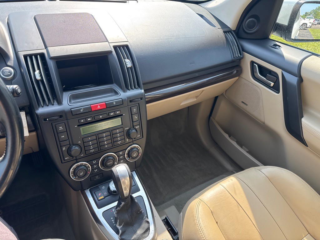 2011 Land Rover LR2 Image 15