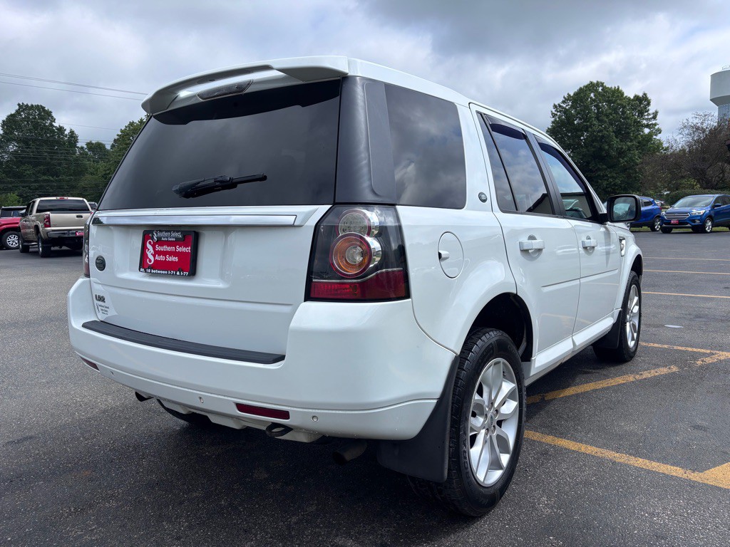 2013 Land Rover LR2 Image 6