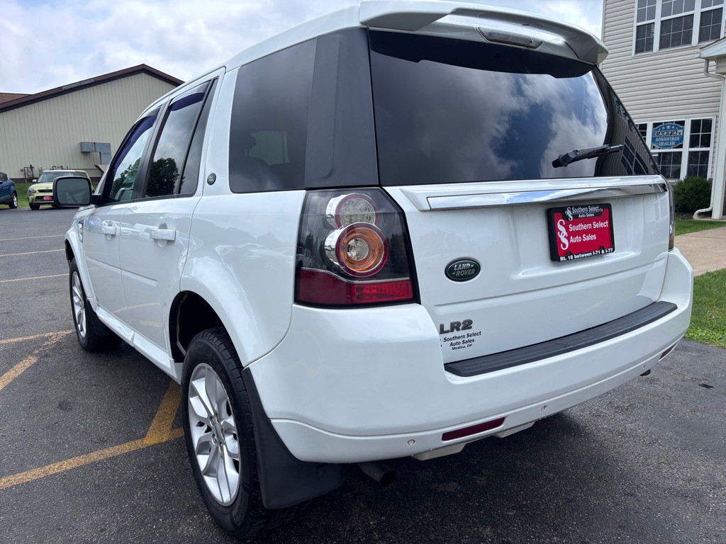 2013 Land Rover LR2 Image 8