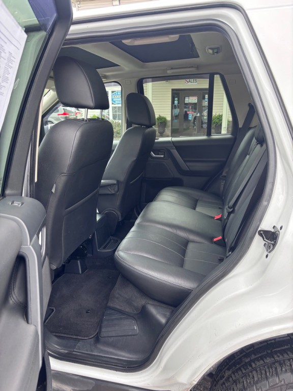 2013 Land Rover LR2 Image 10