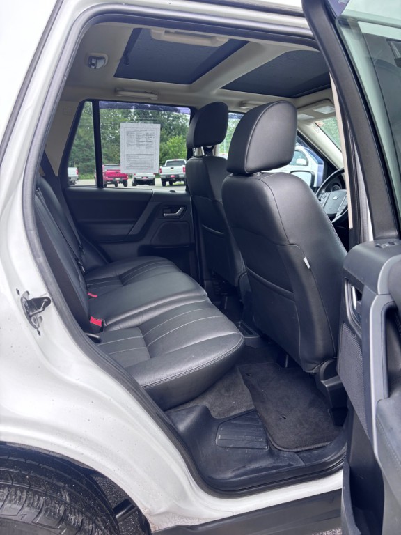 2013 Land Rover LR2 Image 12
