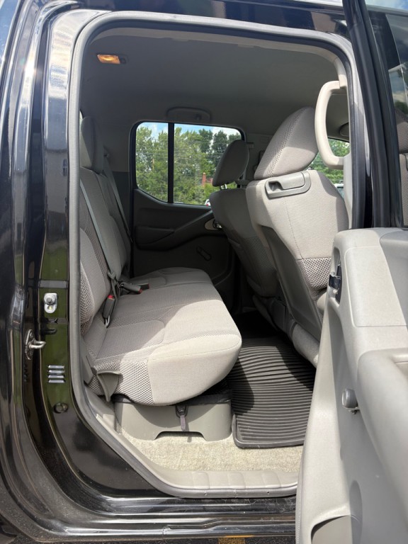 2012 Nissan Frontier Image 12