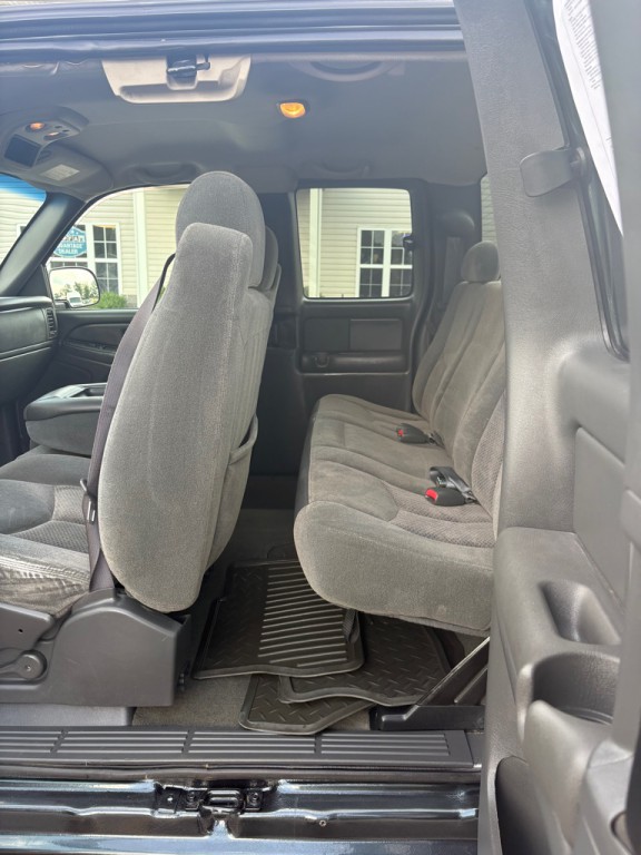 2004 Chevrolet Silverado 1500 Image 10
