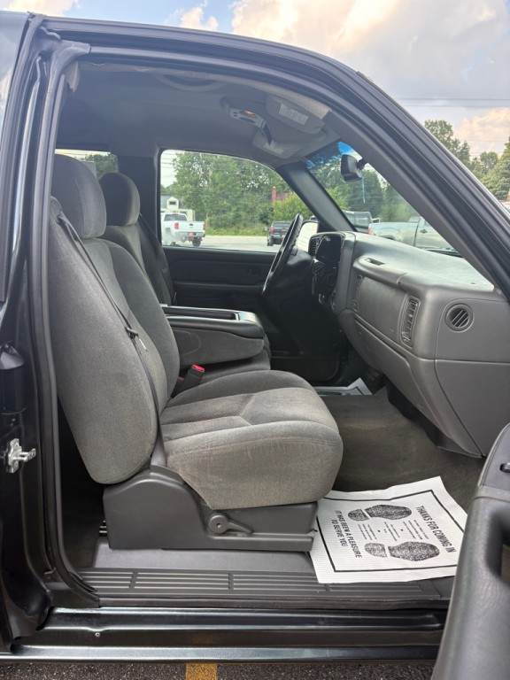 2004 Chevrolet Silverado 1500 Image 11