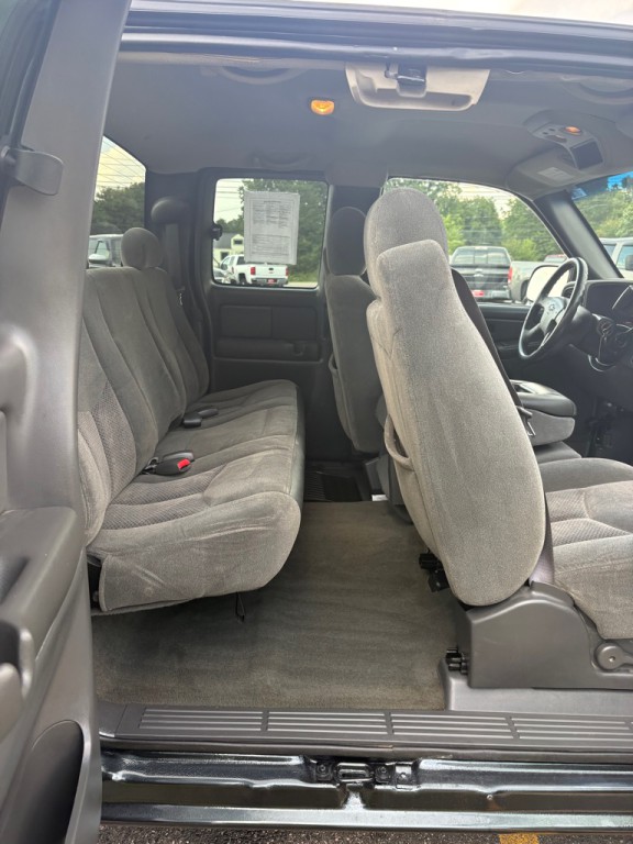 2004 Chevrolet Silverado 1500 Image 12