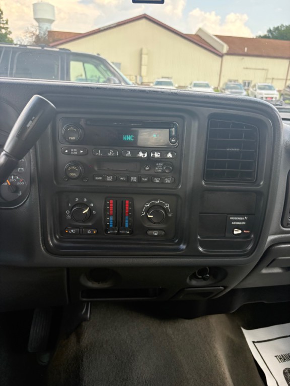 2004 Chevrolet Silverado 1500 Image 15