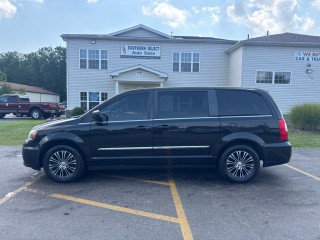 Image for 2014 Chrysler Town & Country S ID: 7634421