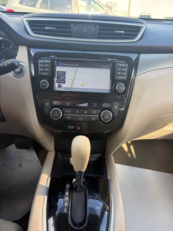 2015 Nissan Rogue Image 15