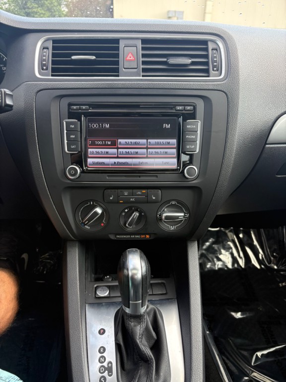 2014 Volkswagen Jetta Image 15