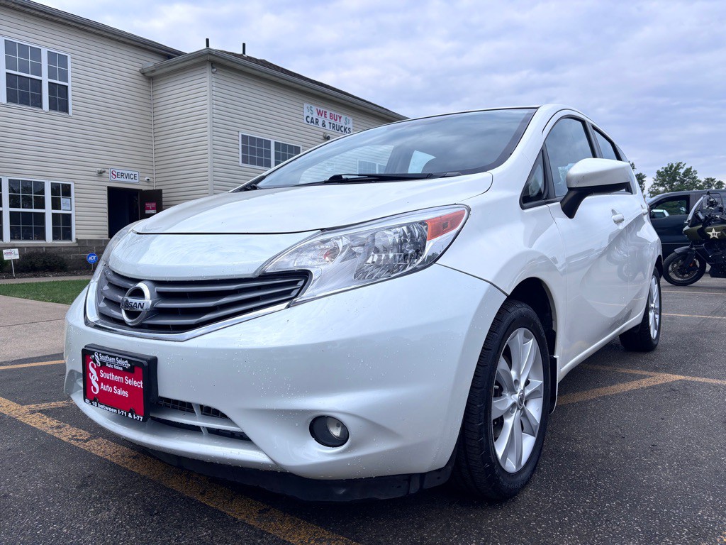 2015 Nissan Versa Image 2