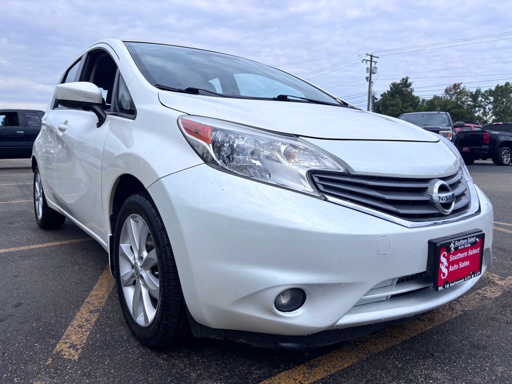 2015 Nissan Versa Image 4