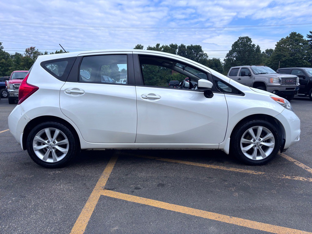 2015 Nissan Versa Image 5