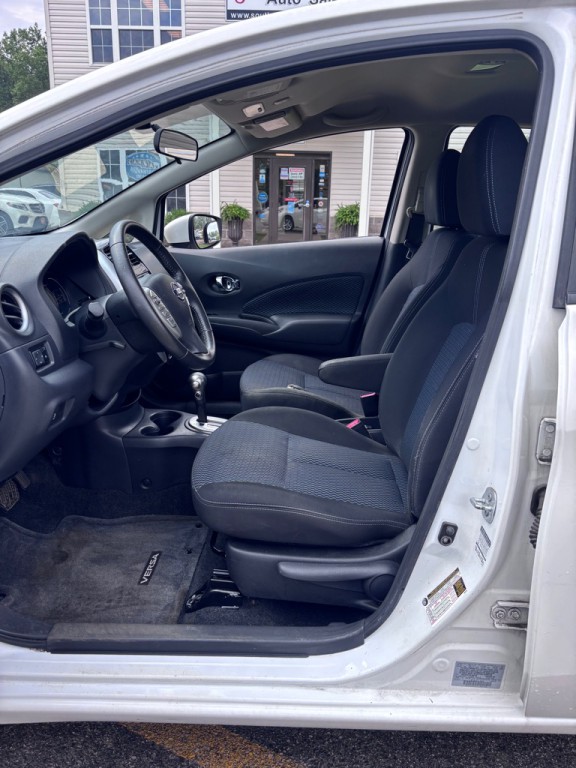 2015 Nissan Versa Image 9