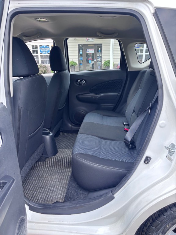 2015 Nissan Versa Image 10