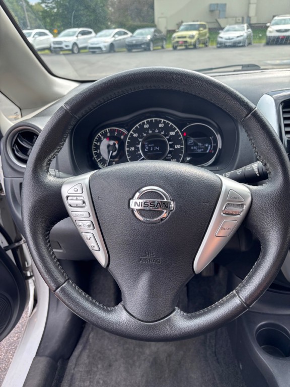 2015 Nissan Versa Image 16