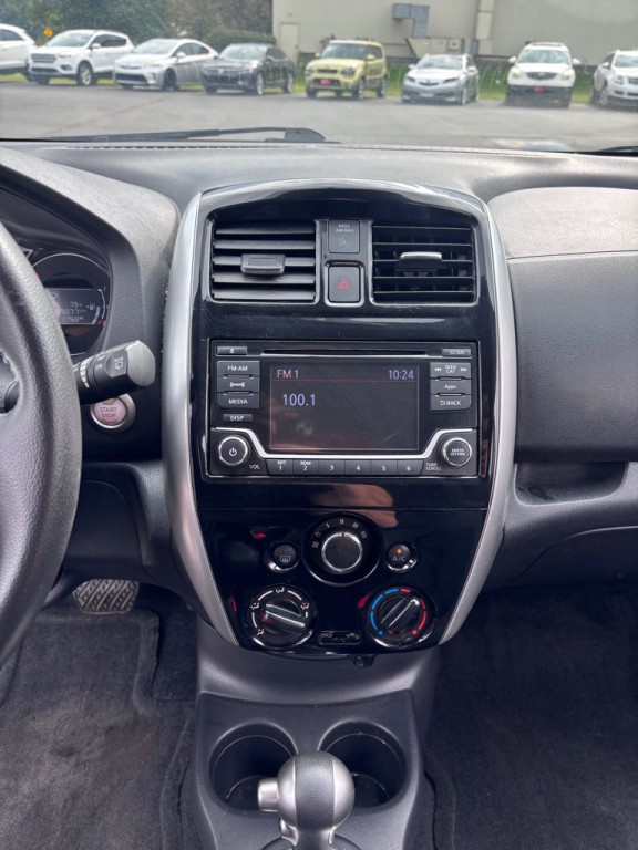 2015 Nissan Versa Image 17