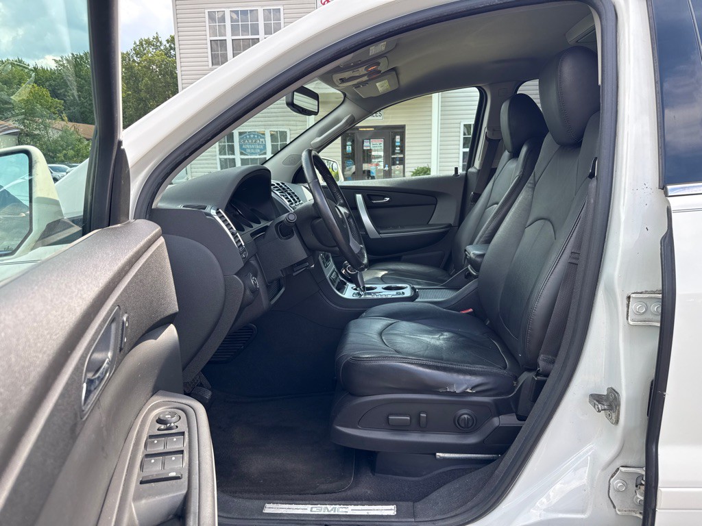 2011 GMC Acadia Image 9