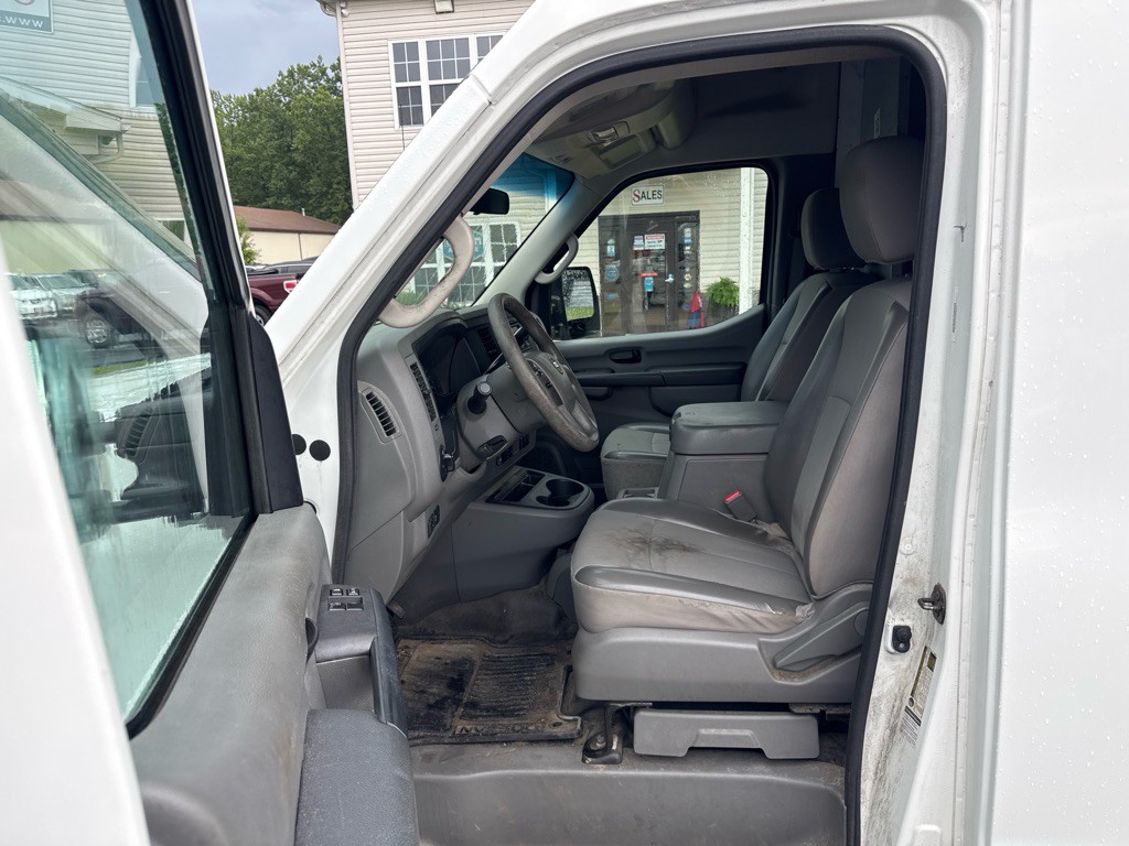 2015 Nissan NV Image 9