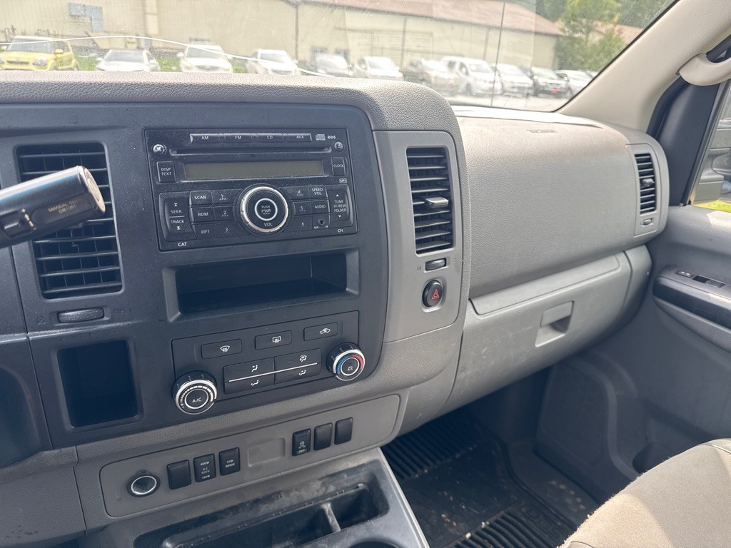 2015 Nissan NV Image 16