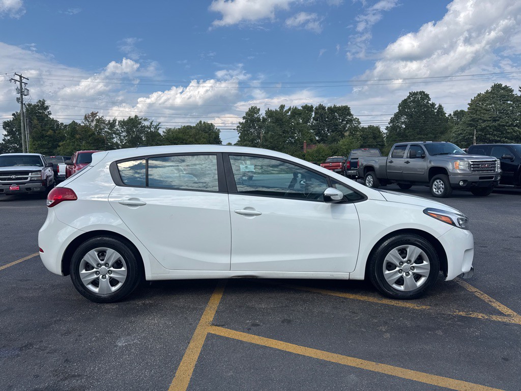 2017 Kia Forte Image 5