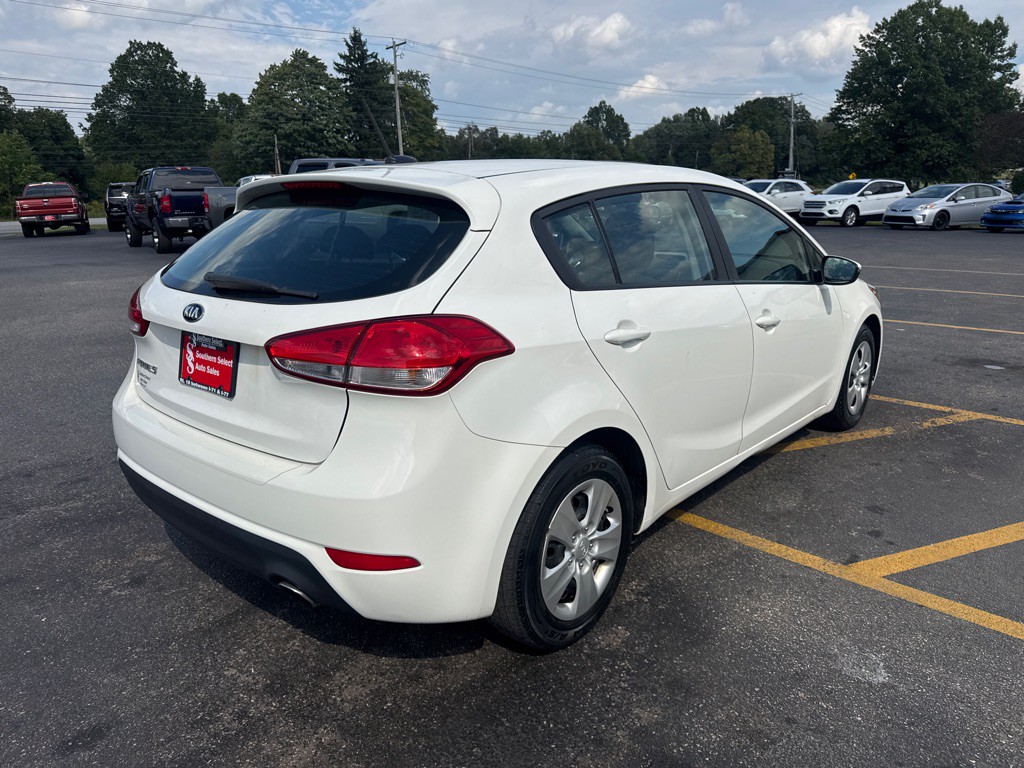 2017 Kia Forte Image 6