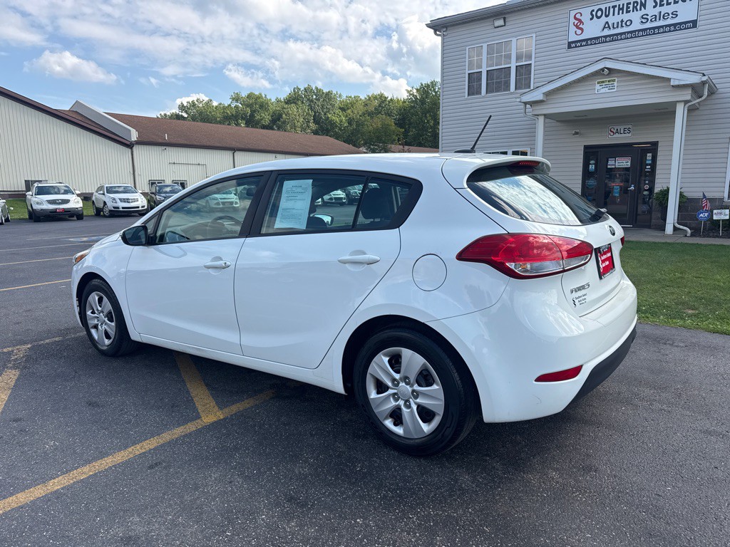 2017 Kia Forte Image 8