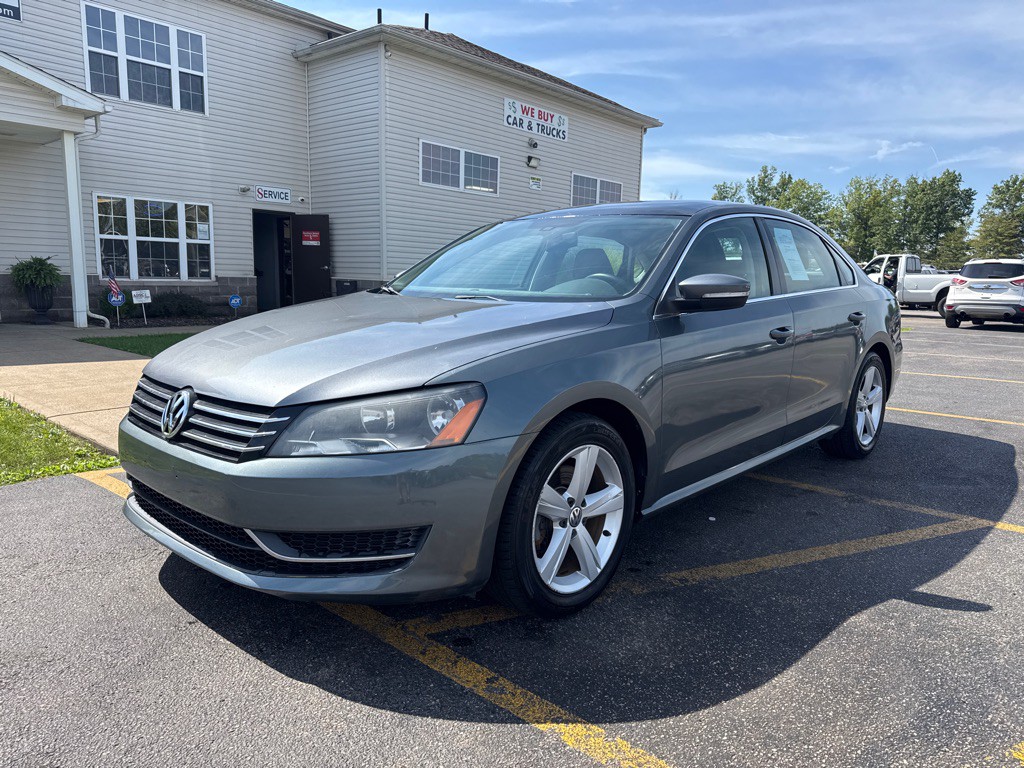 2013 Volkswagen Passat Image 2