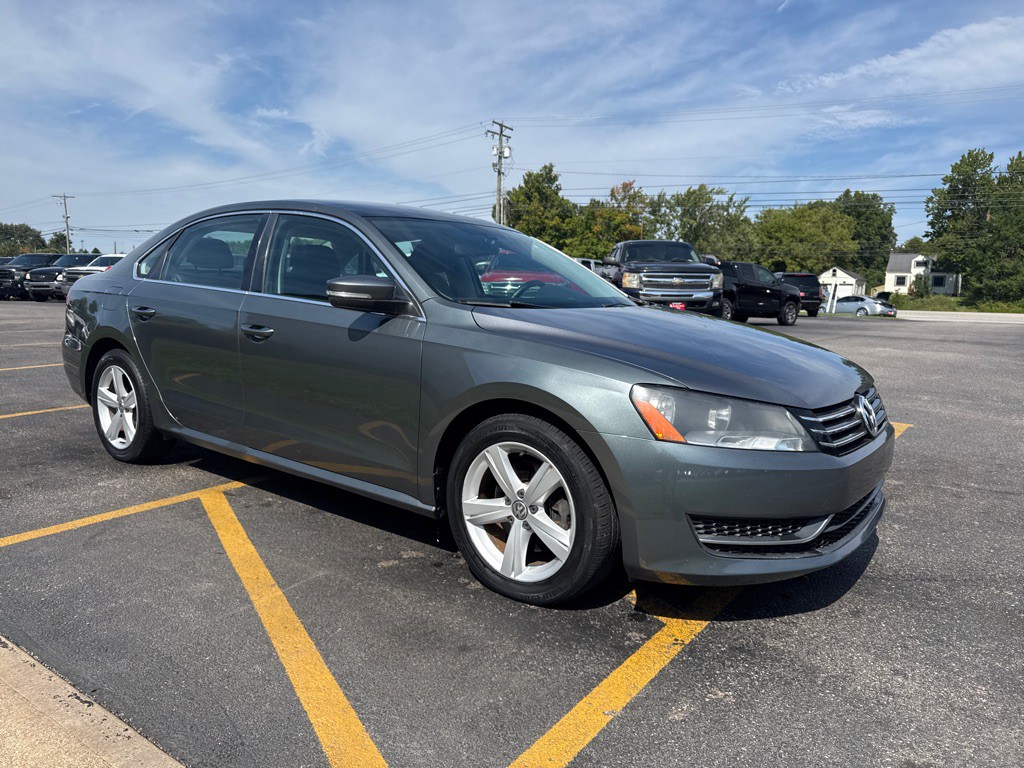 2013 Volkswagen Passat Image 4