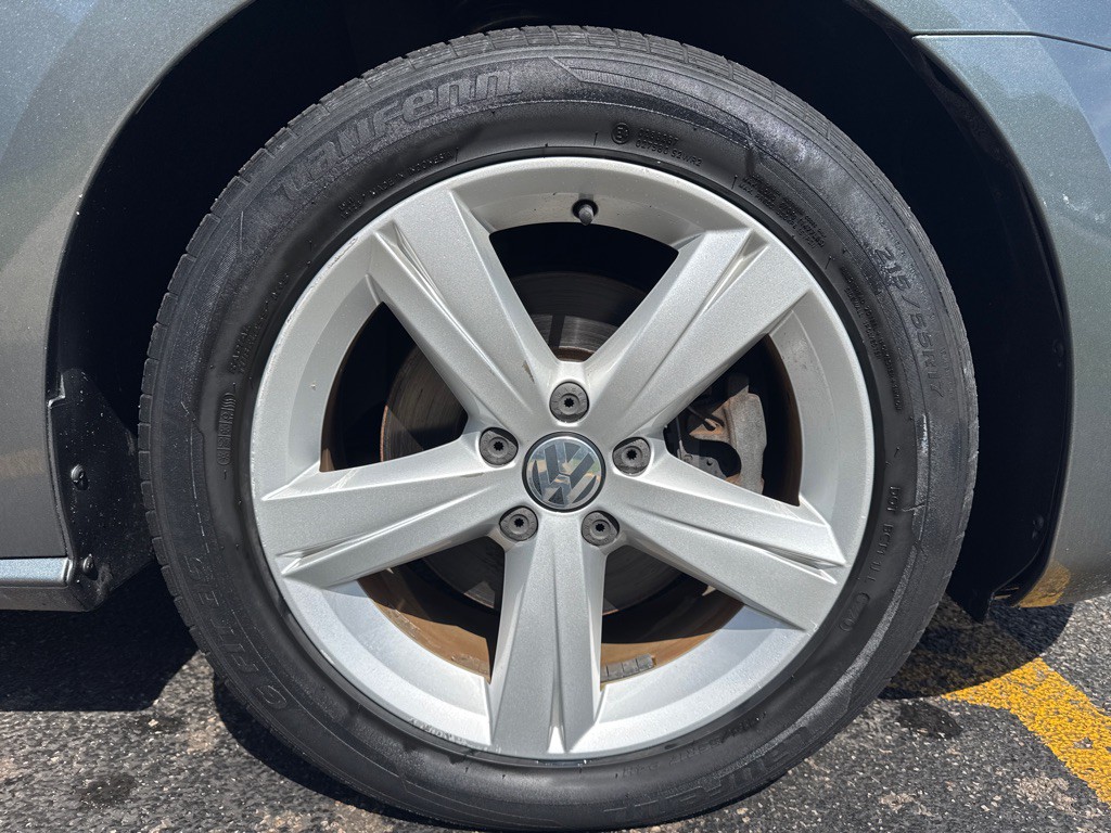 2013 Volkswagen Passat Image 9