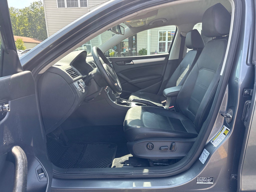 2013 Volkswagen Passat Image 10