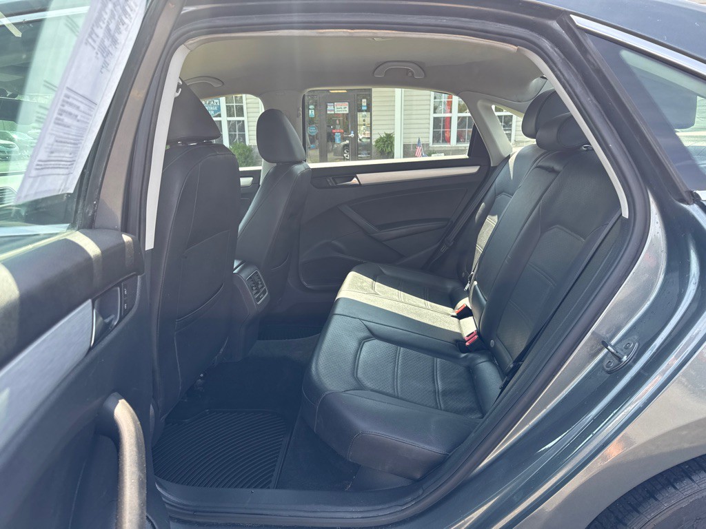 2013 Volkswagen Passat Image 11